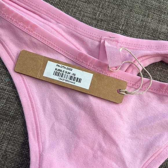 Skims Soft Cotton Thongs - Picture 8 of 8